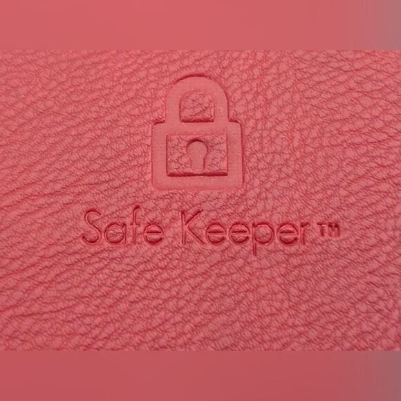 Safe Keeper Brand RFID Red Wallet.  New Without Tags - Picture 2 of 8